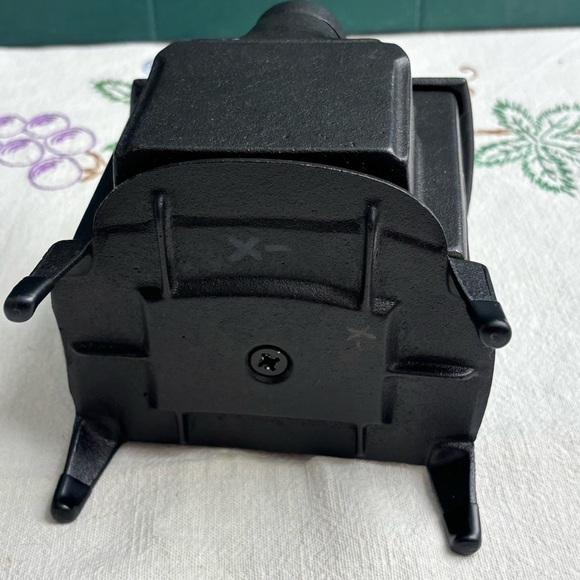 Vermont Castings Cast Iron Intrepid Wood Burning Stove Coin Still Bank - Picture 3 of 8